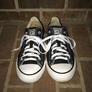 Black Authentic Chuck Taylor Converse (Low Top)